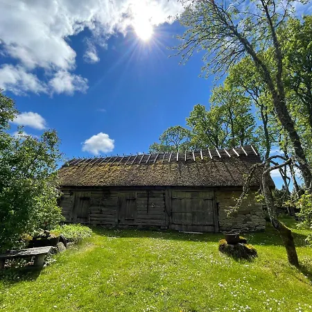 Aaviku بيت للعطل *