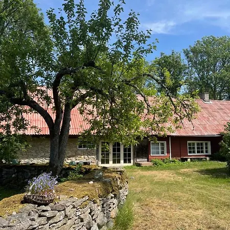 بيت للعطل Aaviku